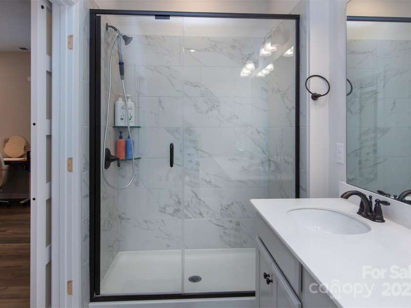 3252 Cheyney Park Drive, Charlotte, NC 28269.  MLS# CAR4253049, YatesRealty ID 18245. 