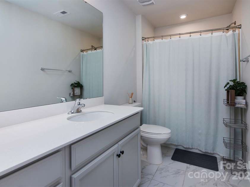 3252 Cheyney Park Drive, Charlotte, NC 28269.  MLS# CAR4253049, YatesRealty ID 18245. 