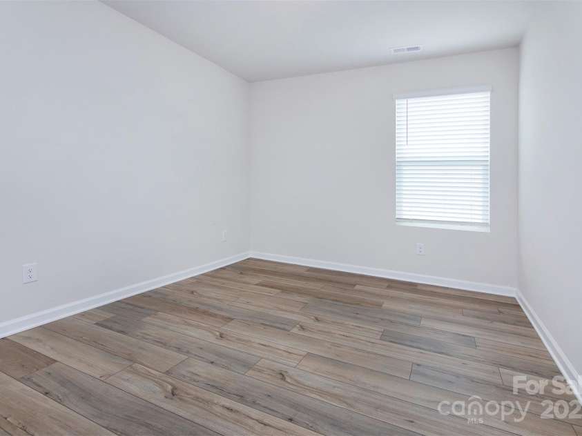 3252 Cheyney Park Drive, Charlotte, NC 28269.  MLS# CAR4253049, YatesRealty ID 18245. 
