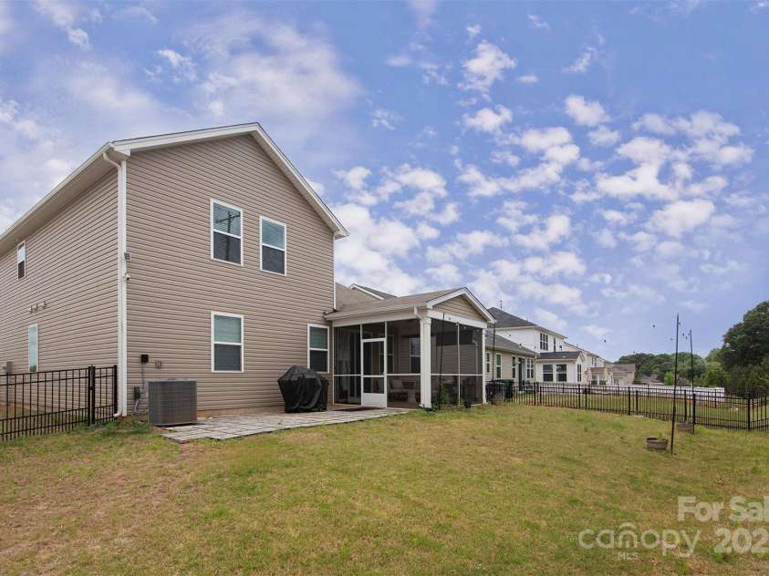 3252 Cheyney Park Drive, Charlotte, NC 28269.  MLS# CAR4253049, YatesRealty ID 18245. 