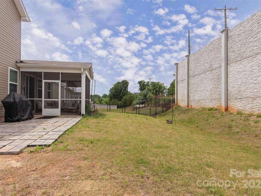 3252 Cheyney Park Drive, Charlotte, NC 28269.  MLS# CAR4253049, YatesRealty ID 18245. 