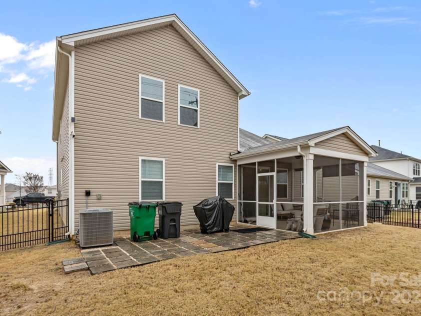 3252 Cheyney Park Drive, Charlotte, NC 28269.  MLS# CAR4326626, YatesRealty ID 18245. 