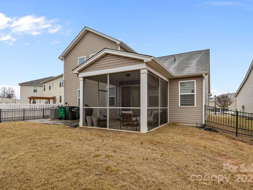 3252 Cheyney Park Drive, Charlotte, NC 28269.  MLS# CAR4326626, YatesRealty ID 18245. 