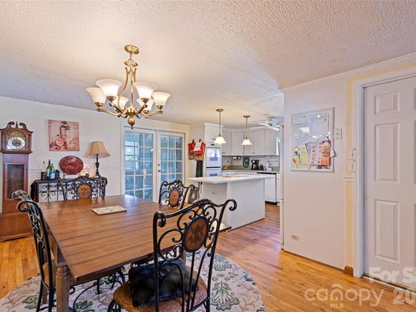 6 Chestnut Terrace, Asheville, NC 28803.  MLS# CAR4370302, YatesRealty ID 18246. 