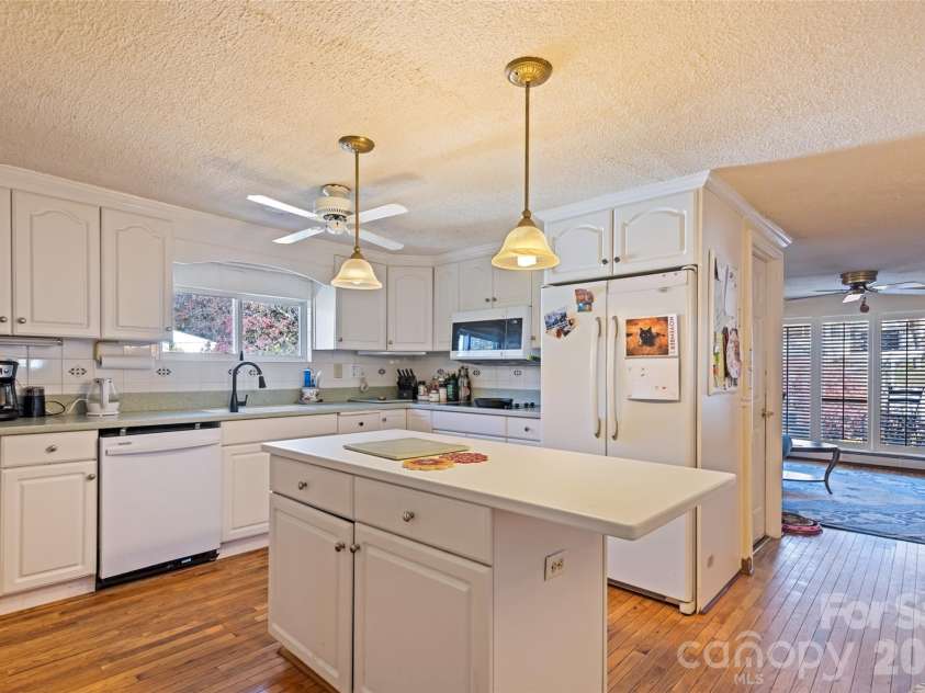 6 Chestnut Terrace, Asheville, NC 28803.  MLS# CAR4370302, YatesRealty ID 18246. 