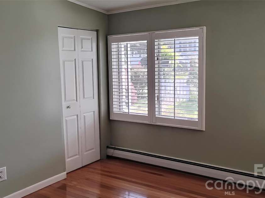 6 Chestnut Terrace, Asheville, NC 28803.  MLS# CAR4370302, YatesRealty ID 18246. 