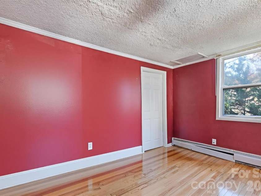 6 Chestnut Terrace, Asheville, NC 28803.  MLS# CAR4370302, YatesRealty ID 18246. 