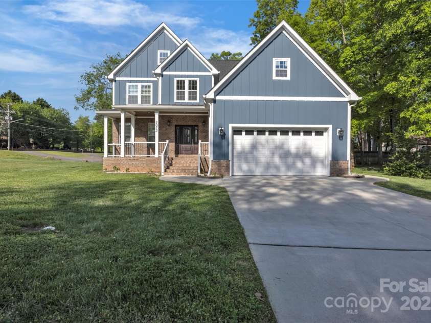 3075 Jamestown Drive, Gastonia, NC 28054.  MLS# CAR4305033, YatesRealty ID 18248. 