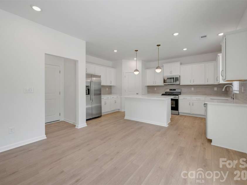1735 Boulder Ridge Drive, Gastonia, NC 28052.  MLS# CAR4343306, YatesRealty ID 18249. Breakfast area