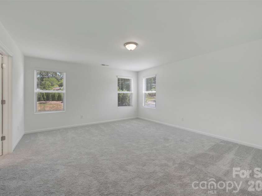 1735 Boulder Ridge Drive, Gastonia, NC 28052.  MLS# CAR4343306, YatesRealty ID 18249. Owner's suite