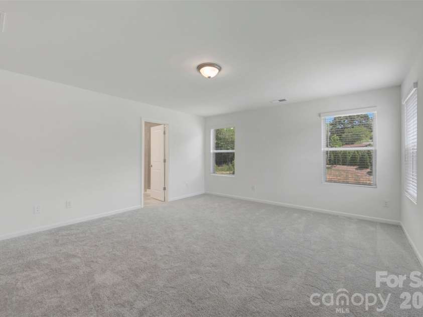 1735 Boulder Ridge Drive, Gastonia, NC 28052.  MLS# CAR4343306, YatesRealty ID 18249. Owner's suite