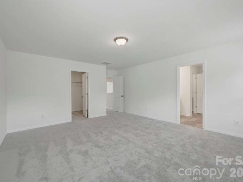 1735 Boulder Ridge Drive, Gastonia, NC 28052.  MLS# CAR4343306, YatesRealty ID 18249. Owner's suite