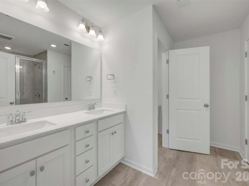 1735 Boulder Ridge Drive, Gastonia, NC 28052.  MLS# CAR4343306, YatesRealty ID 18249. Owner's suite