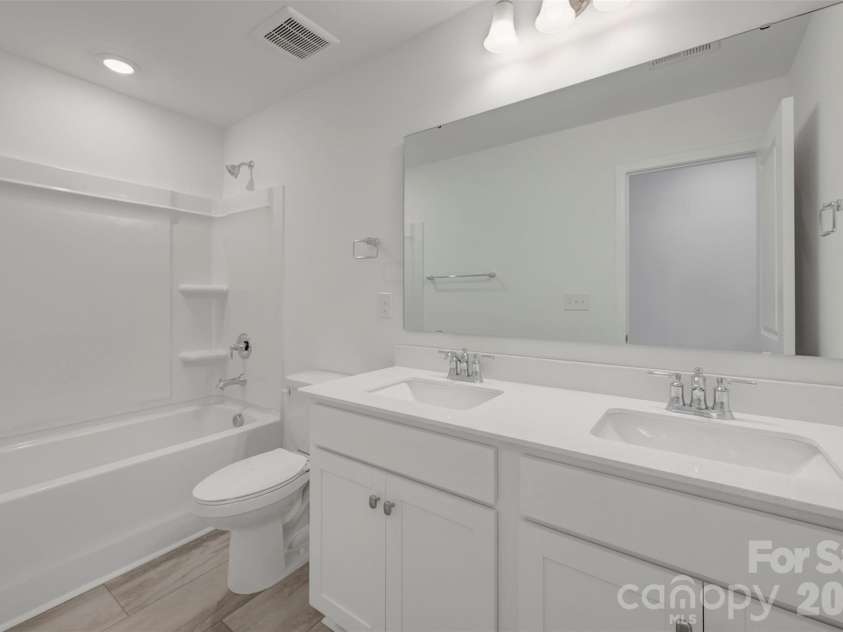 1735 Boulder Ridge Drive, Gastonia, NC 28052.  MLS# CAR4343306, YatesRealty ID 18249. Secondary bathroom