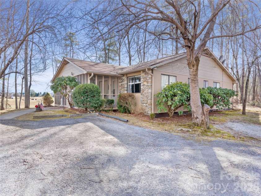 193 Freedom Road, Hendersonville, NC 28792.  MLS# CAR4345392, YatesRealty ID 1825. 