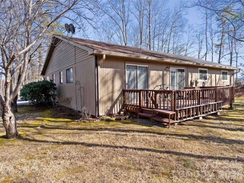 193 Freedom Road, Hendersonville, NC 28792.  MLS# CAR4345392, YatesRealty ID 1825. 