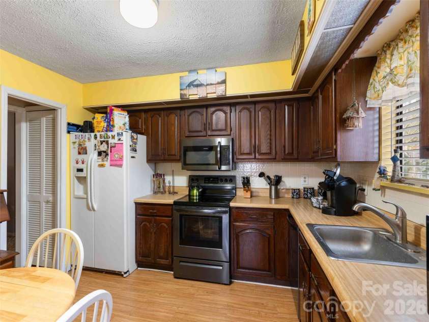 193 Freedom Road, Hendersonville, NC 28792.  MLS# CAR4345392, YatesRealty ID 1825. 