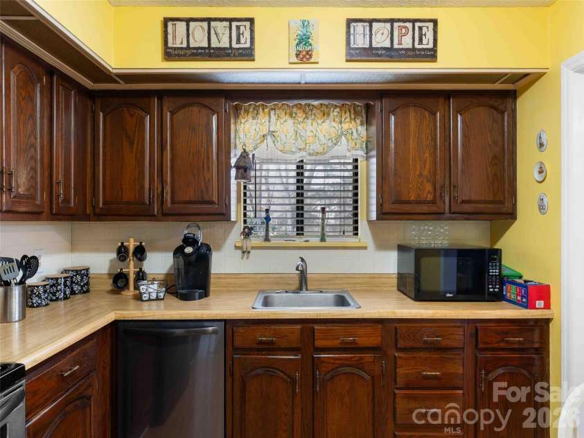 193 Freedom Road, Hendersonville, NC 28792.  MLS# CAR4345392, YatesRealty ID 1825. 