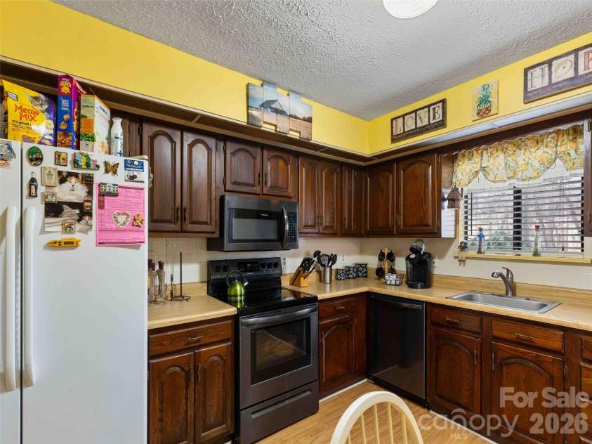 193 Freedom Road, Hendersonville, NC 28792.  MLS# CAR4345392, YatesRealty ID 1825. 