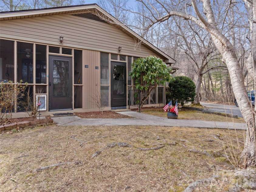 193 Freedom Road, Hendersonville, NC 28792.  MLS# CAR4345392, YatesRealty ID 1825. 