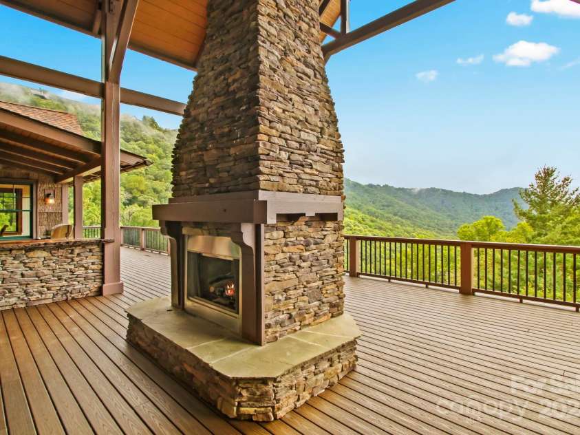 691 Dogwood Lane, Blowing Rock, NC 28605.  MLS# CAR4131831, YatesRealty ID 1825. Spacious main-level deck- new trex decking 2024