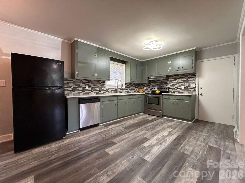 2218 5th Avenue, Gastonia, NC 28052.  MLS# CAR4300007, YatesRealty ID 18250. Kitchen