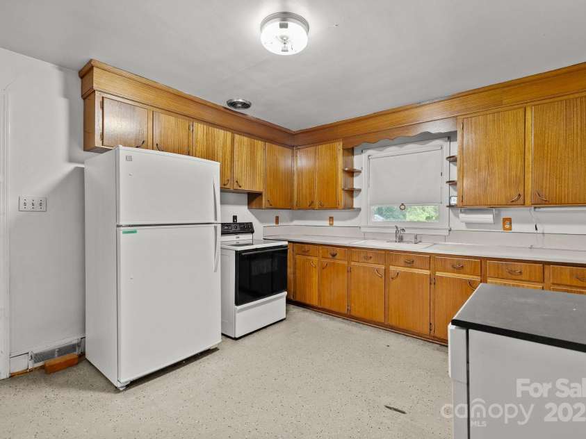 6207 Robinson Church Road, Charlotte, NC 28215.  MLS# CAR4267349, YatesRealty ID 18251. 