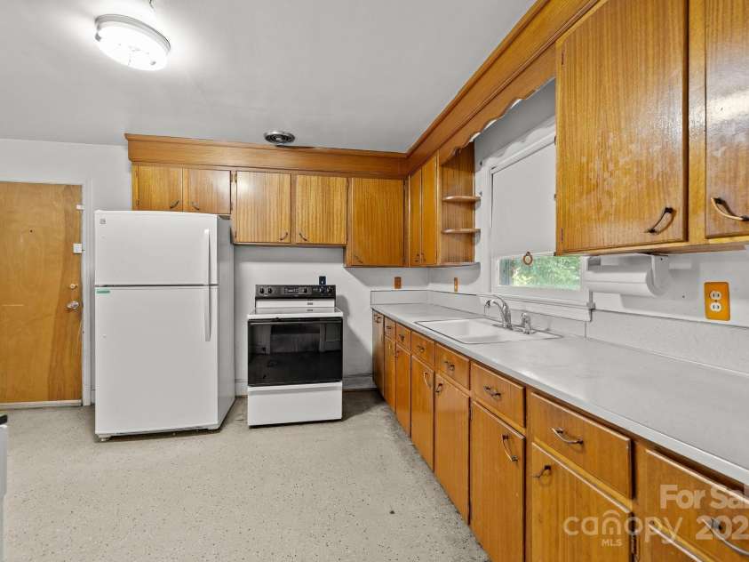 6207 Robinson Church Road, Charlotte, NC 28215.  MLS# CAR4267349, YatesRealty ID 18251. 