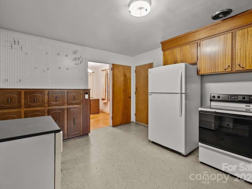 6207 Robinson Church Road, Charlotte, NC 28215.  MLS# CAR4267349, YatesRealty ID 18251. 