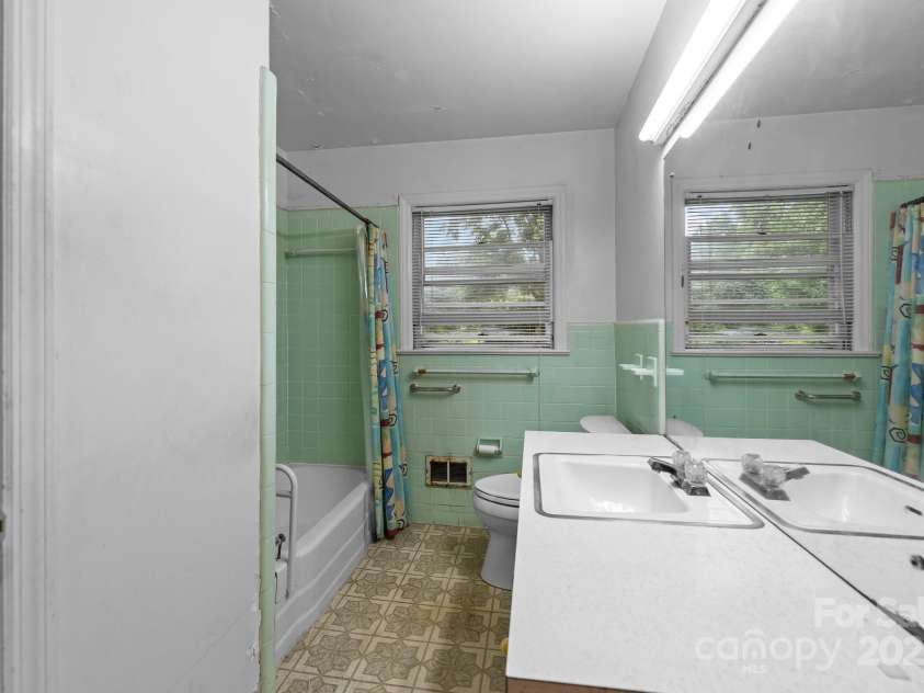6207 Robinson Church Road, Charlotte, NC 28215.  MLS# CAR4267349, YatesRealty ID 18251. 