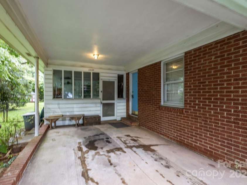 6207 Robinson Church Road, Charlotte, NC 28215.  MLS# CAR4267349, YatesRealty ID 18251. 