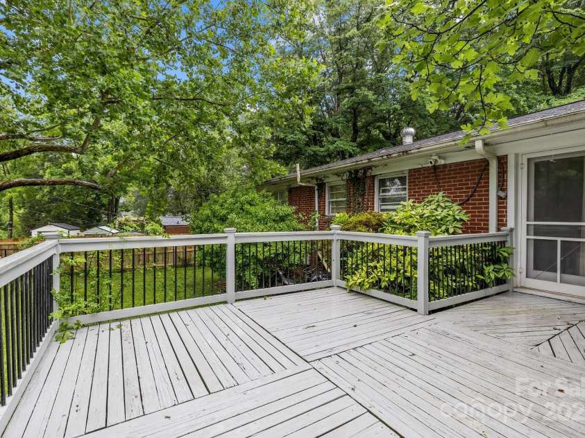 6207 Robinson Church Road, Charlotte, NC 28215.  MLS# CAR4267349, YatesRealty ID 18251. 