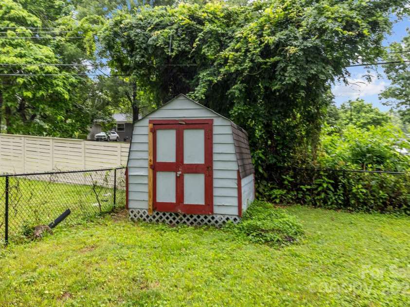 6207 Robinson Church Road, Charlotte, NC 28215.  MLS# CAR4267349, YatesRealty ID 18251. 