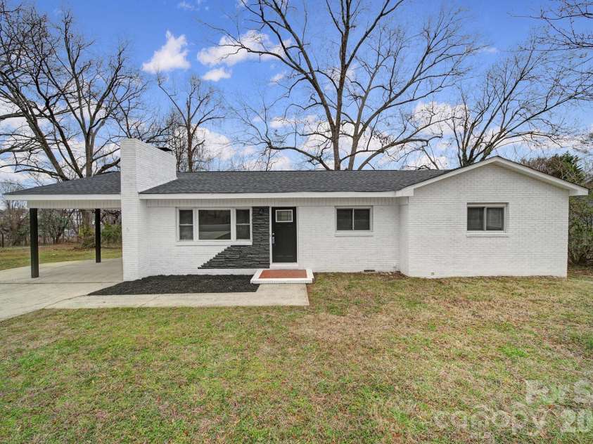 4008 Tennessee Avenue, Charlotte, NC 28216.  MLS# CAR4352409, YatesRealty ID 18254. 