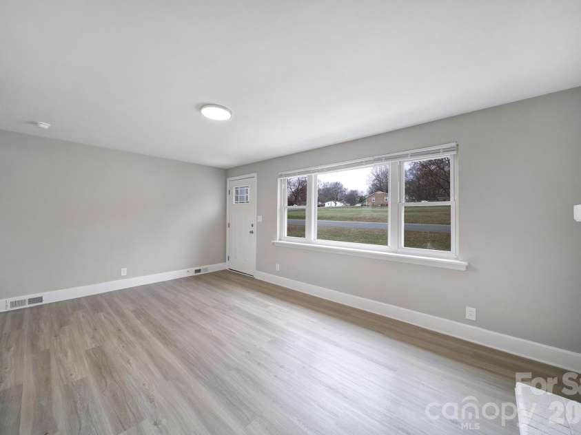 4008 Tennessee Avenue, Charlotte, NC 28216.  MLS# CAR4352409, YatesRealty ID 18254. 
