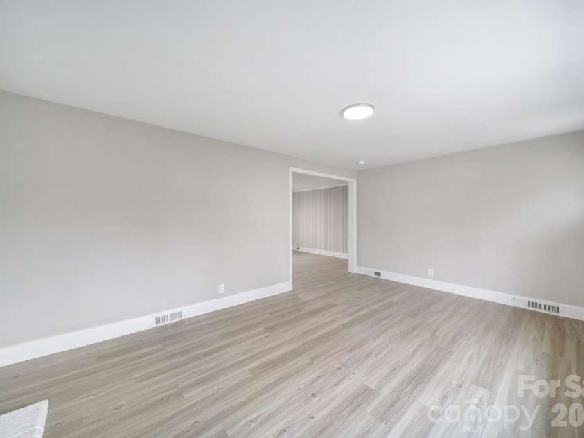 4008 Tennessee Avenue, Charlotte, NC 28216.  MLS# CAR4352409, YatesRealty ID 18254. 