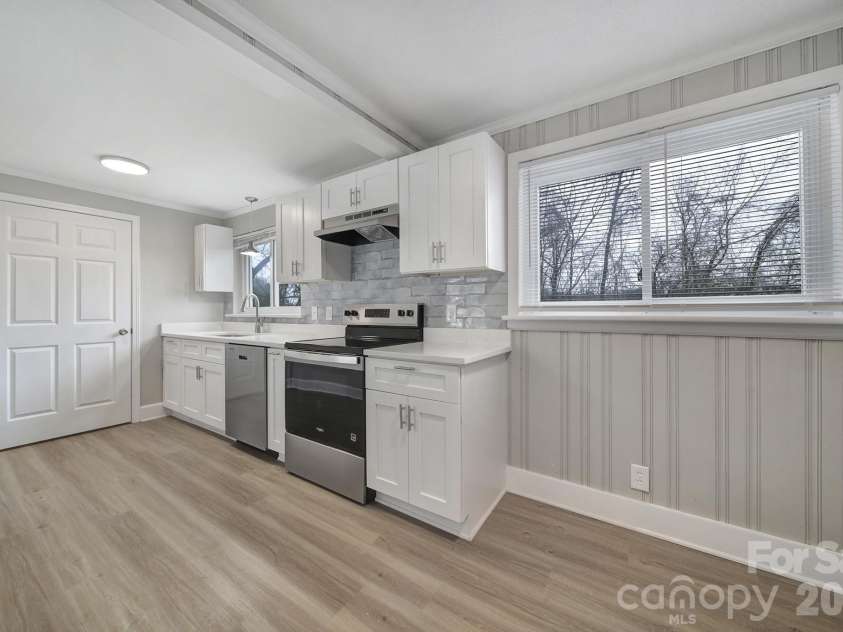 4008 Tennessee Avenue, Charlotte, NC 28216.  MLS# CAR4352409, YatesRealty ID 18254. 