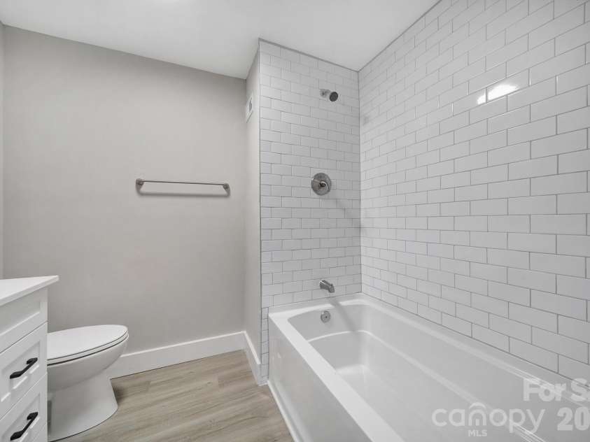 4008 Tennessee Avenue, Charlotte, NC 28216.  MLS# CAR4352409, YatesRealty ID 18254. 