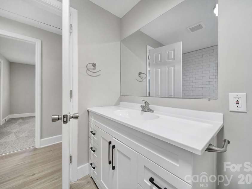 4008 Tennessee Avenue, Charlotte, NC 28216.  MLS# CAR4352409, YatesRealty ID 18254. 