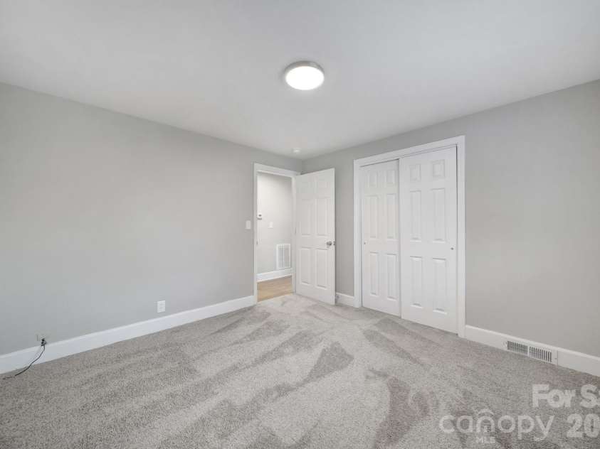4008 Tennessee Avenue, Charlotte, NC 28216.  MLS# CAR4352409, YatesRealty ID 18254. 