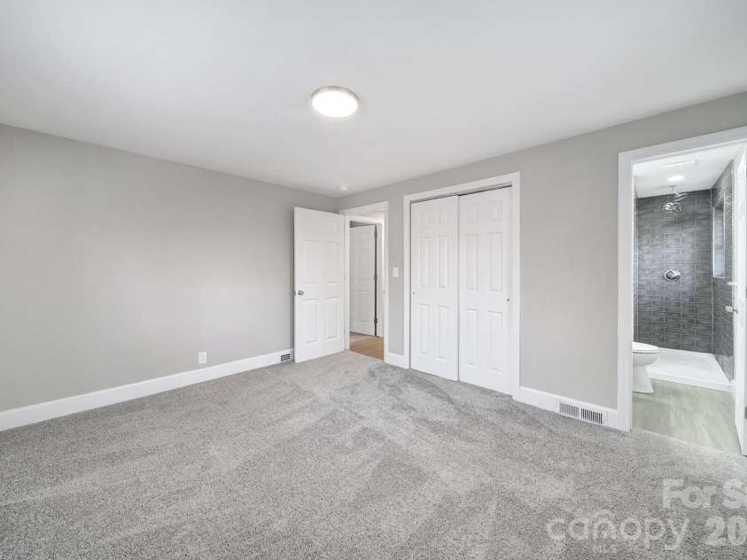 4008 Tennessee Avenue, Charlotte, NC 28216.  MLS# CAR4352409, YatesRealty ID 18254. 