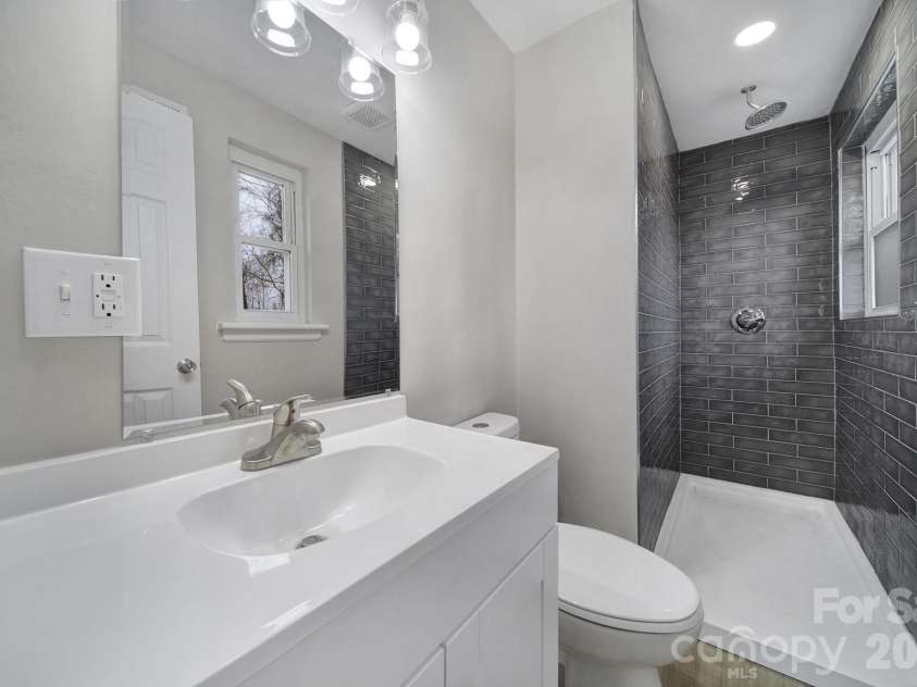 4008 Tennessee Avenue, Charlotte, NC 28216.  MLS# CAR4352409, YatesRealty ID 18254. 