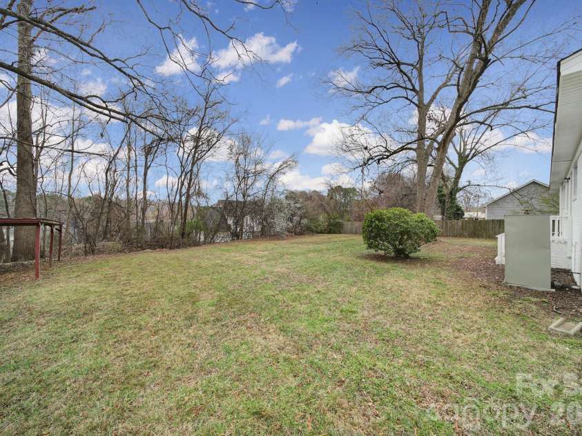 4008 Tennessee Avenue, Charlotte, NC 28216.  MLS# CAR4352409, YatesRealty ID 18254. 