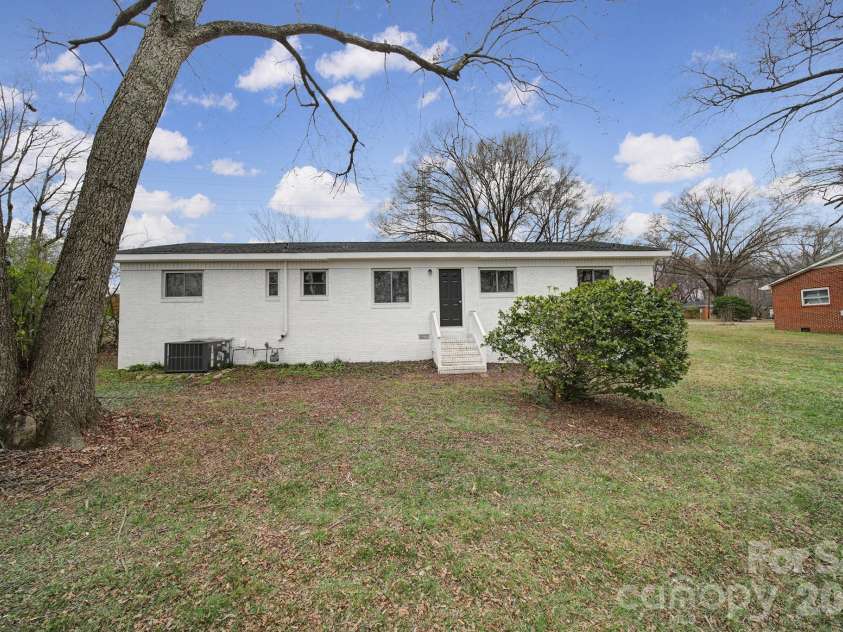 4008 Tennessee Avenue, Charlotte, NC 28216.  MLS# CAR4352409, YatesRealty ID 18254. 