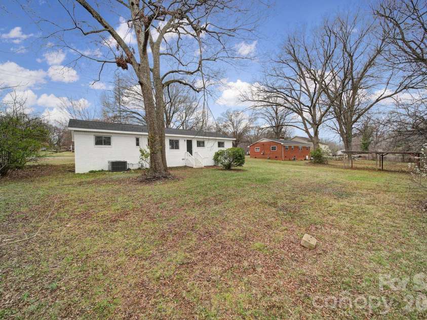 4008 Tennessee Avenue, Charlotte, NC 28216.  MLS# CAR4352409, YatesRealty ID 18254. 