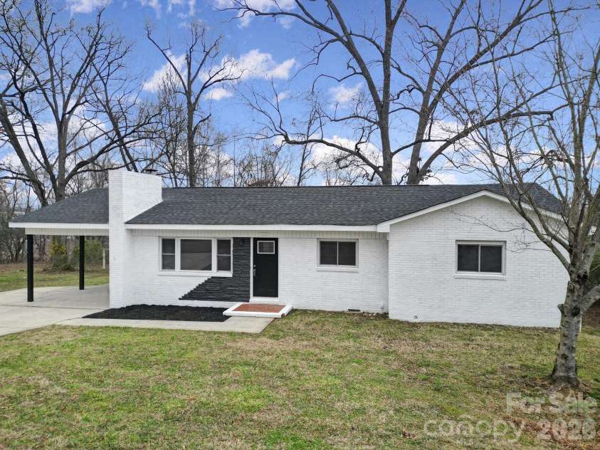 4008 Tennessee Avenue, Charlotte, NC 28216.  MLS# CAR4352409, YatesRealty ID 18254. 