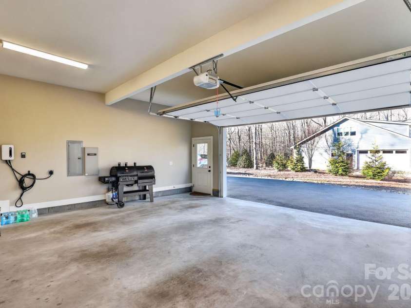 3757 Laurel Park Highway, Hendersonville, NC 28739.  MLS# CAR4371092, YatesRealty ID 18255. 