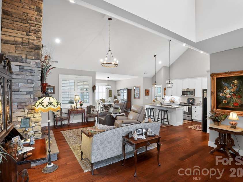3757 Laurel Park Highway, Hendersonville, NC 28739.  MLS# CAR4371092, YatesRealty ID 18255. 