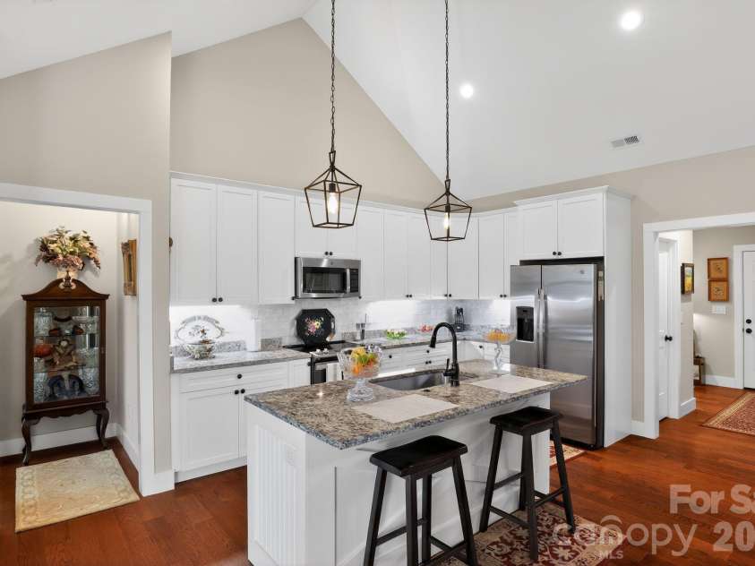 3757 Laurel Park Highway, Hendersonville, NC 28739.  MLS# CAR4371092, YatesRealty ID 18255. 