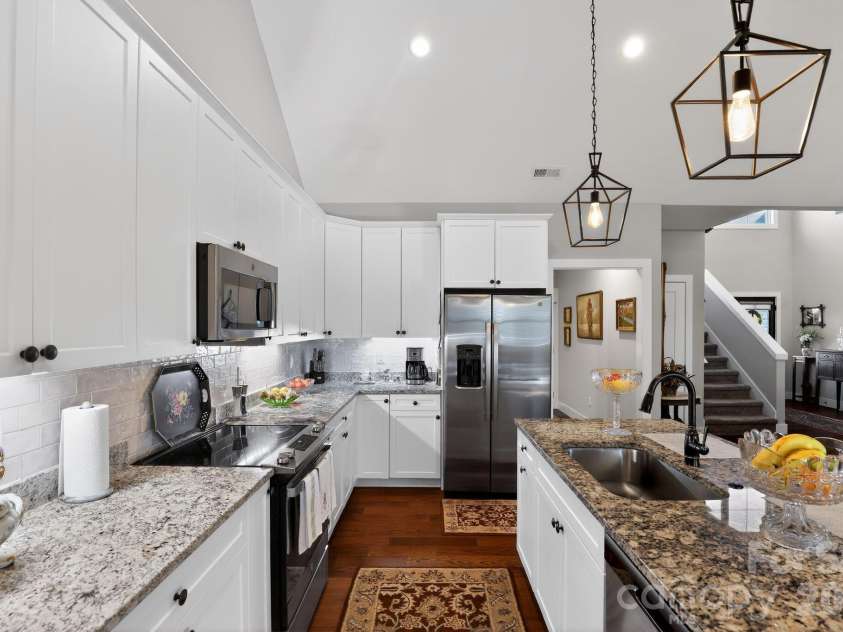 3757 Laurel Park Highway, Hendersonville, NC 28739.  MLS# CAR4371092, YatesRealty ID 18255. 